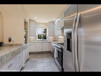 14---Kitchen-with-Garden-View-Window