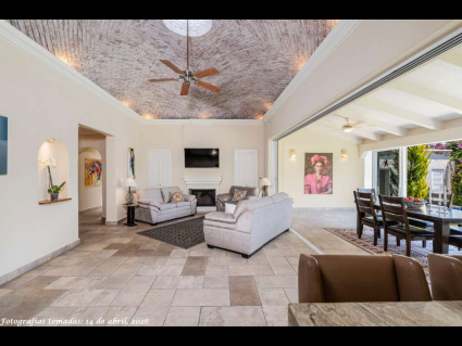 17---Recently-Remodeled-with-Upscale-Floor-Tiles