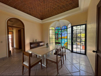 Comedor y vitral
