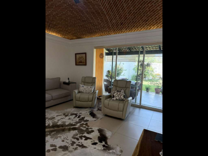 LVIVNG ROOM 2
