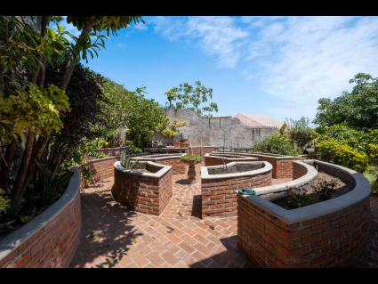 17 -Tranquil-lakeside-living-jardinera