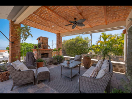 02-Tranquil-lakeside-living-sala-terraza