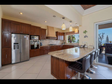 05-Tranquil-lakeside-living-cocina-completa