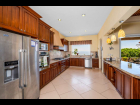 04-Tranquil-lakeside-living-cocina