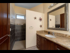 11-Tranquil-lakeside-living-baño