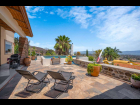 01-Tranquil-lakeside-living-terraza