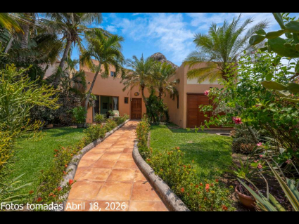 17---Tropical-Entry-Gardden-Leading-to-the-Villas-Entrance-Door