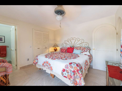 En-suite guest BD:w: walkin closet 13