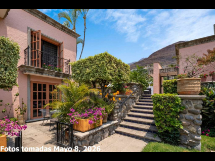 12---Stone-Walls,-Cantera-Stone,-Wrought-Iron