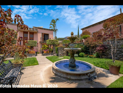 02---Lush-Manicured-Gardens-with-Fountain