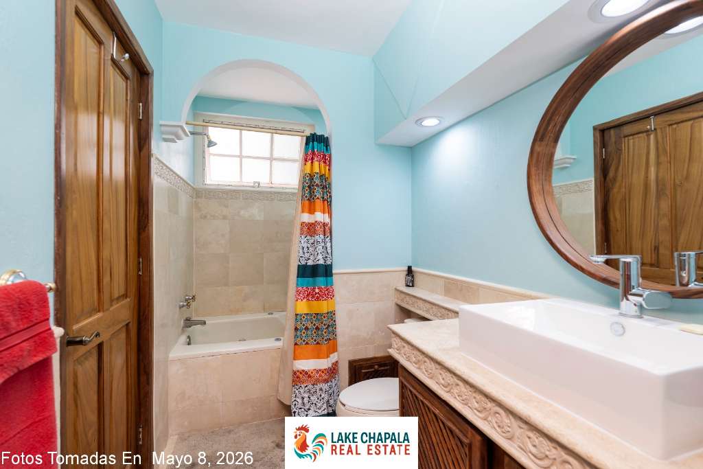08 - Bathroom with Soaking Tub  Shower