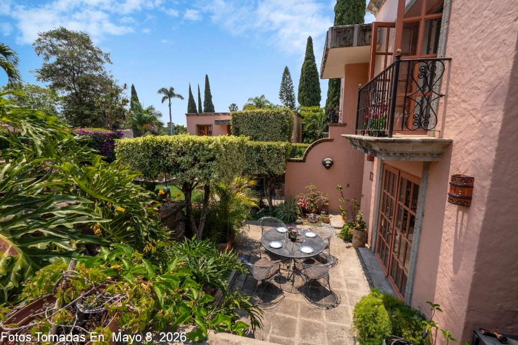 01 - Stylish and Elegant Pied A Terre