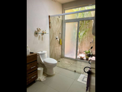 Main House Bathroom 1 Casa Verde