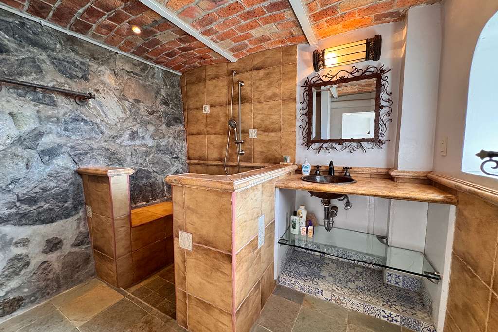 14. Casita Bathroom