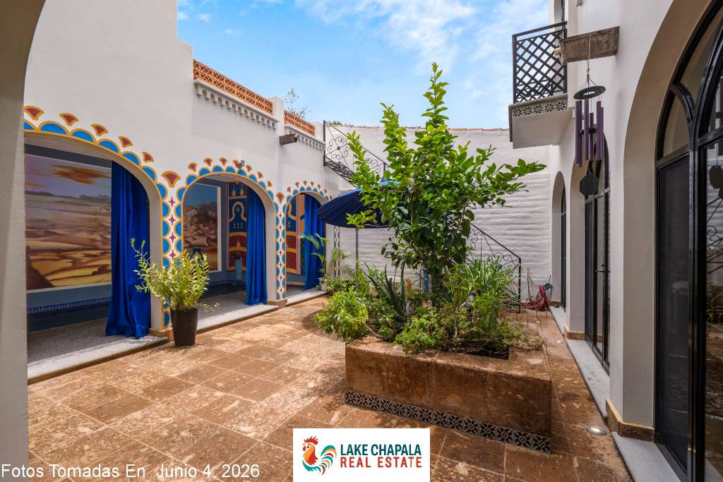 18  Courtyard with Persian Lemon Tree