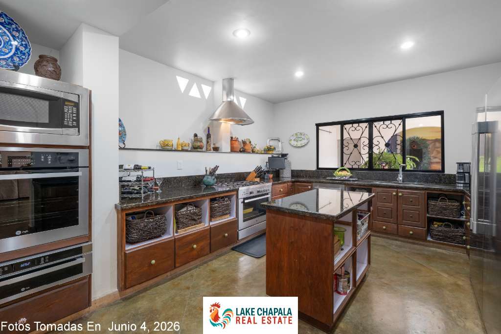 003 European High Style Kitchen