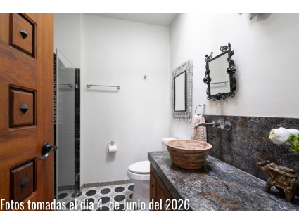 013 Second Floor Guest Suite Bath