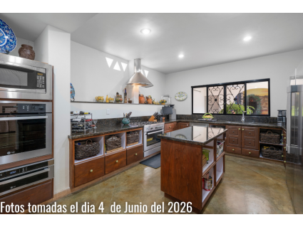 003 European High Style Kitchen