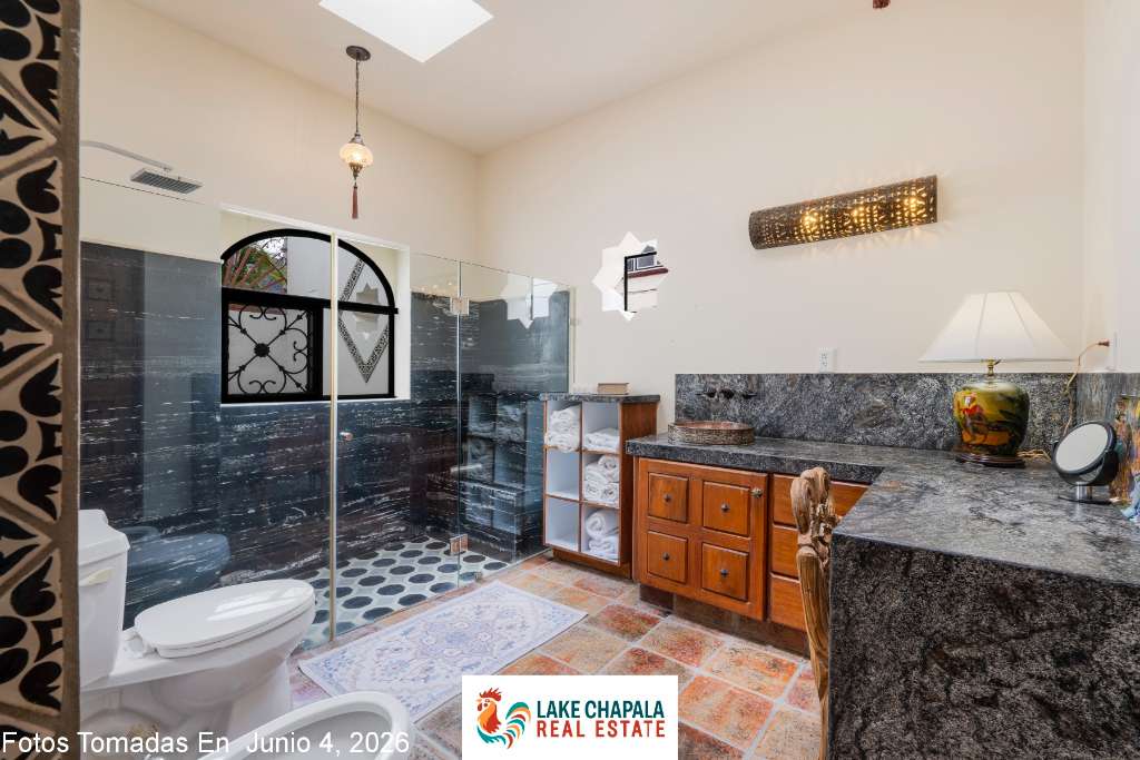 010 Second Master Suite Bath