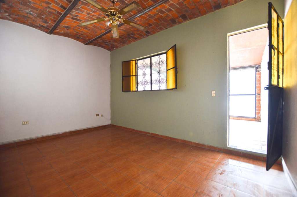 09-SECOND-FLOOR-BEDROOM-4