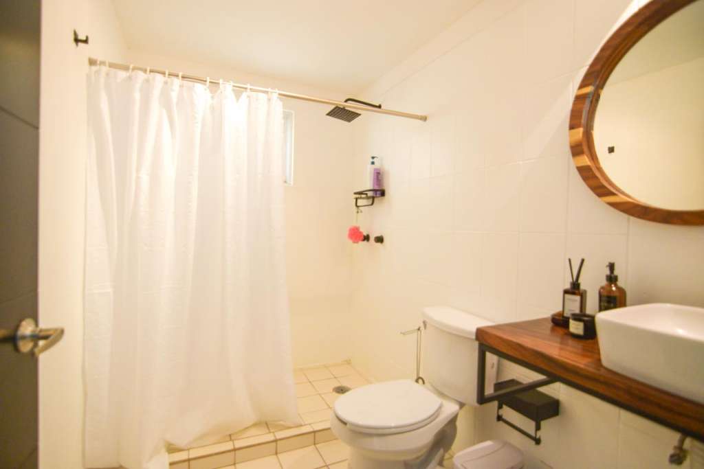 12-BATHROOM-Santa-Chante
