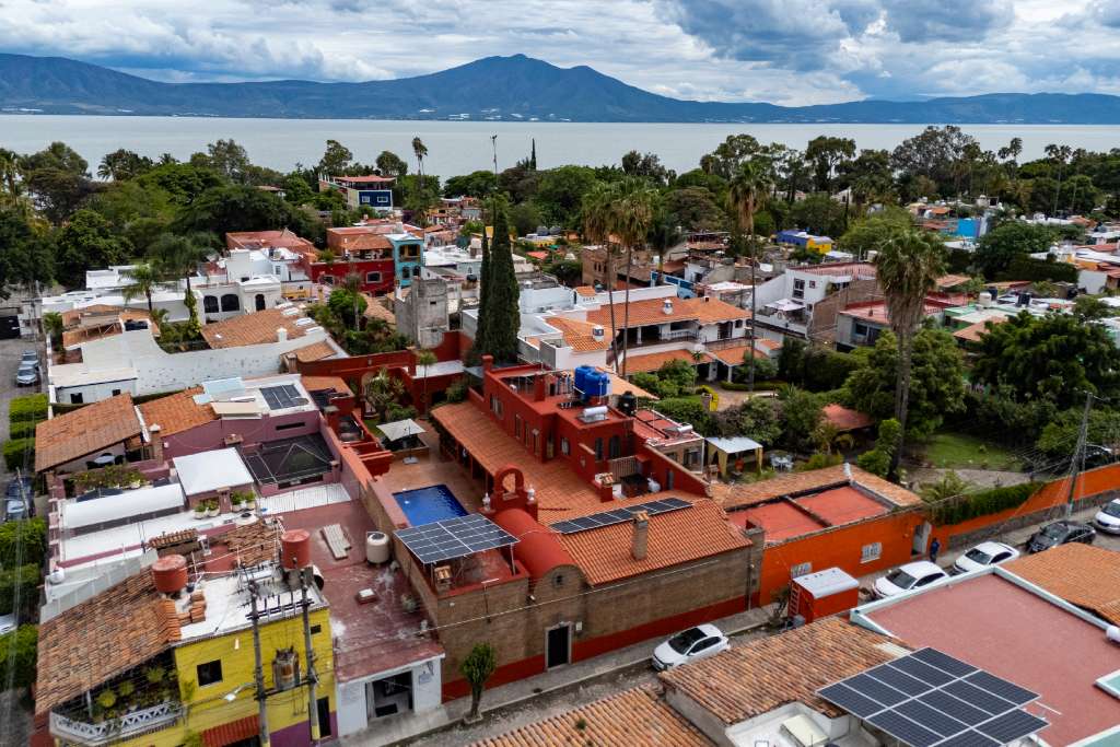 015 - El Molino Spans a City Block with Two Street Entrances