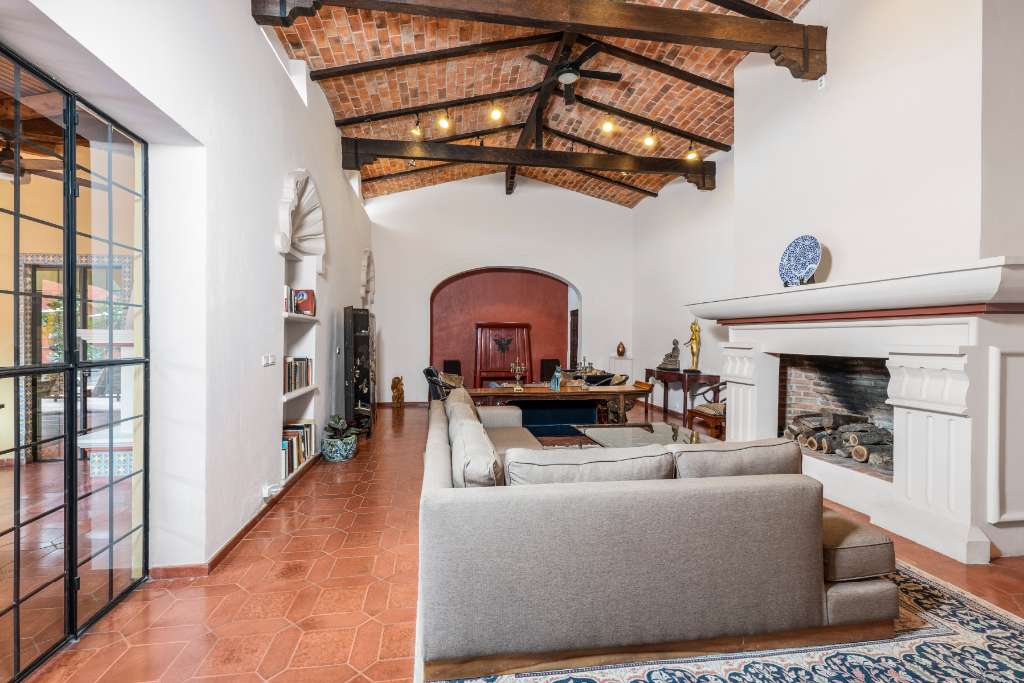 003 - Great Room with Cathedral Ceiling