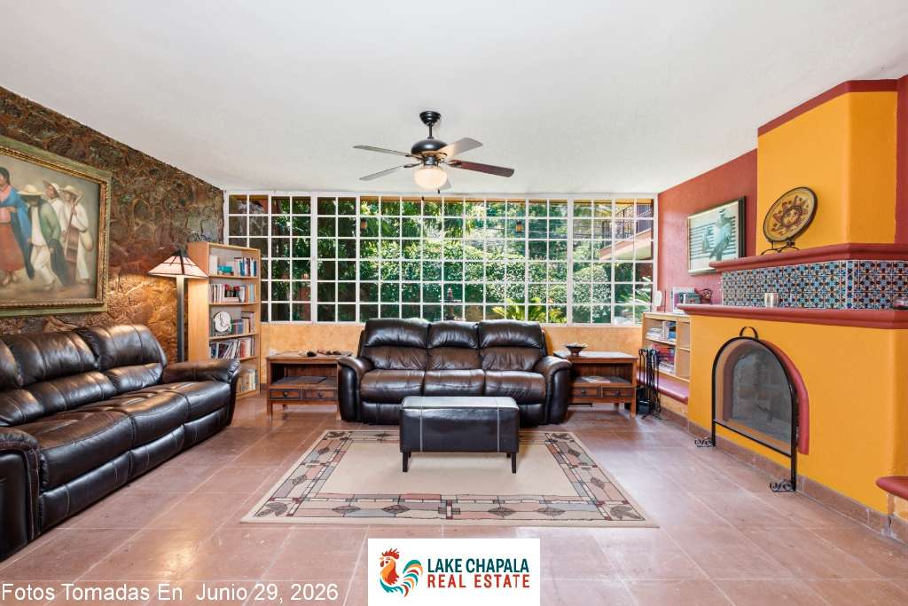 04 - Spacious Living Room wih Fireplace and Garden View