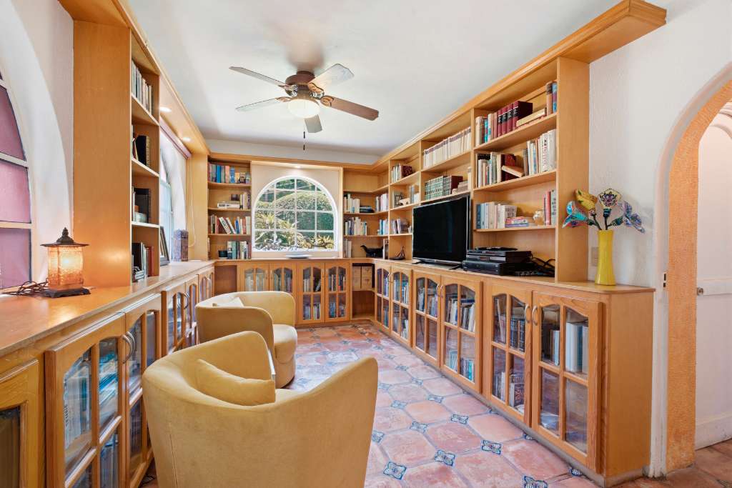 08 - Library Den