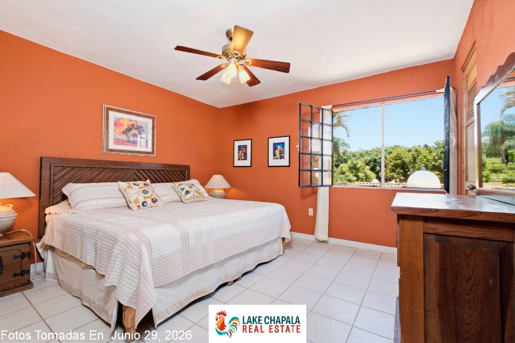 10 - Guest Room