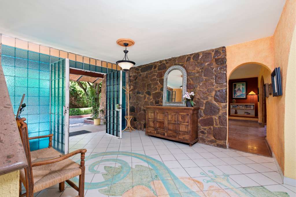 02 - Grand Entrance Foyer