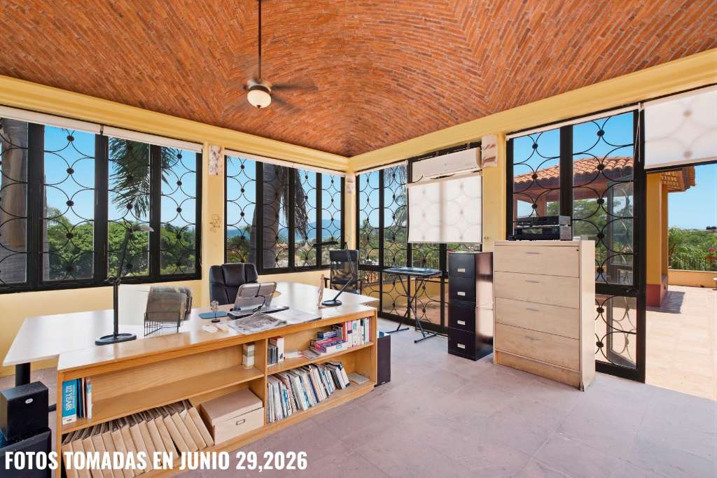 09 - Office Studio with Domed Ceiling and 360 Degree Views