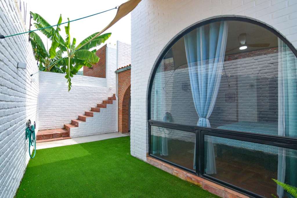 LAS-PALMAS-CASA-SERENA-16-BACK-YARD