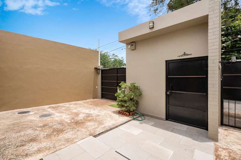 02-Boho-House-fachada-cochera