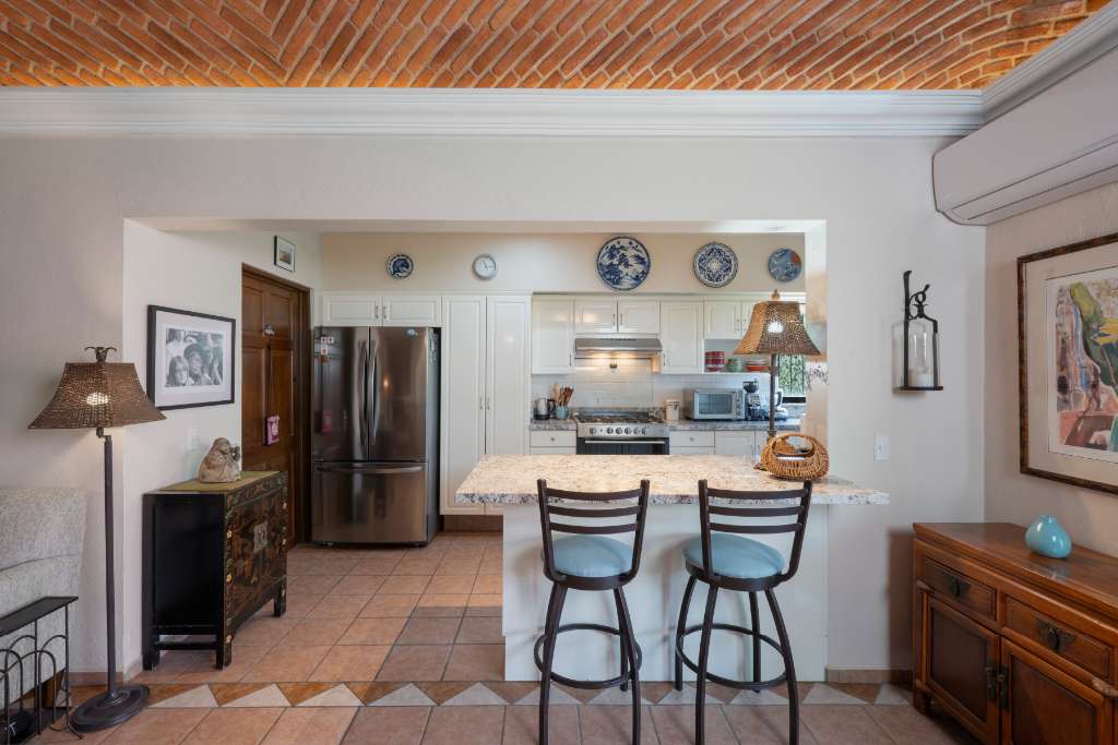 SAN-ANTONIO-TLAYACAPAN-VISTA-ALEGRE-CASA-ALEGRE-RETREAT-06-KITCHEN
