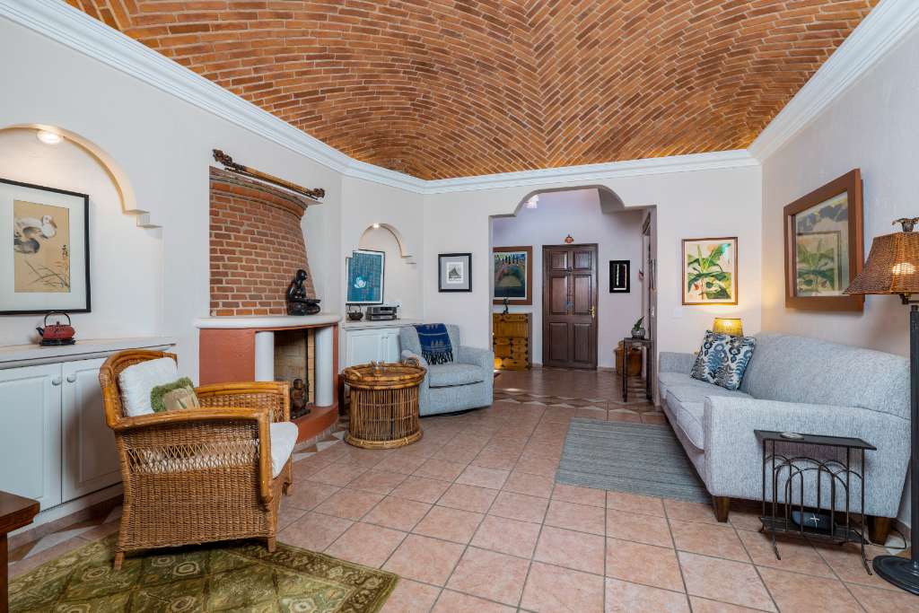 SAN-ANTONIO-TLAYACAPAN-VISTA-ALEGRE-CASA-ALEGRE-RETREAT-03-LIVING ROOM