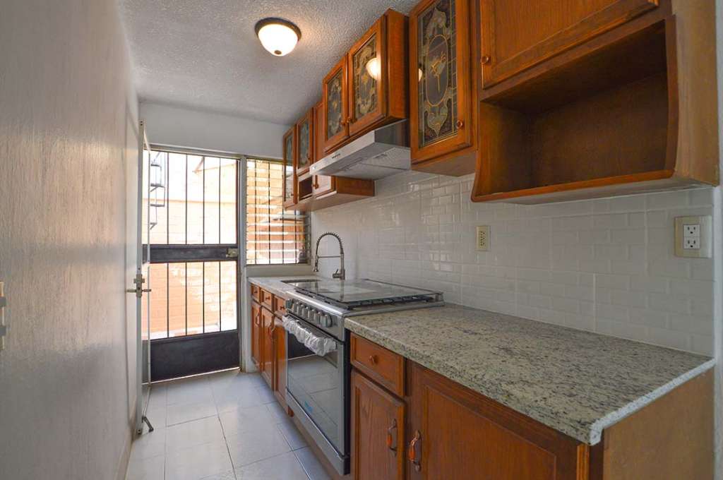 CASA-ARROYO-GRANDE-SAN-ANTONIO-TLAYACAPAN-07-KITCHEN