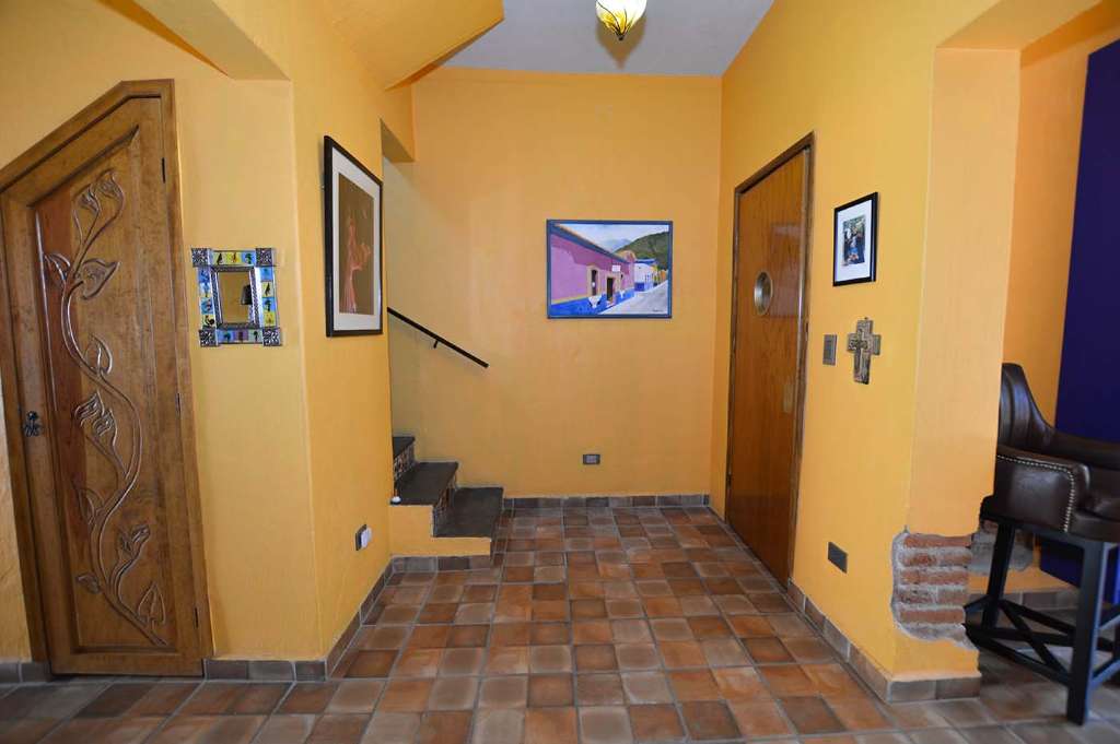 03-MAIN HOUSE HALLWAY-Casa-New-York -Modern