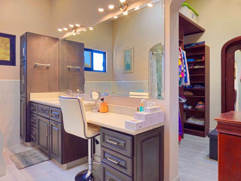 11-Her-Dressing-Bath-Closet