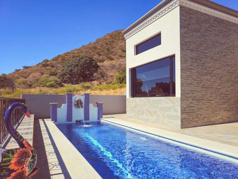 03-Lap Pool-Fountain