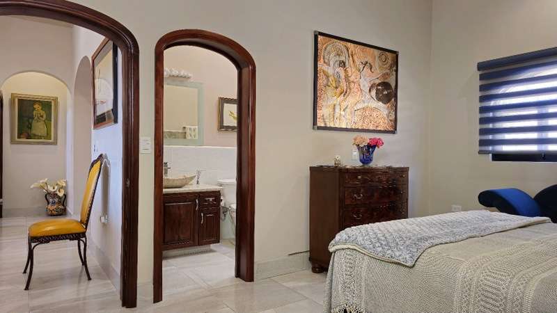13-GuestBR-Bath