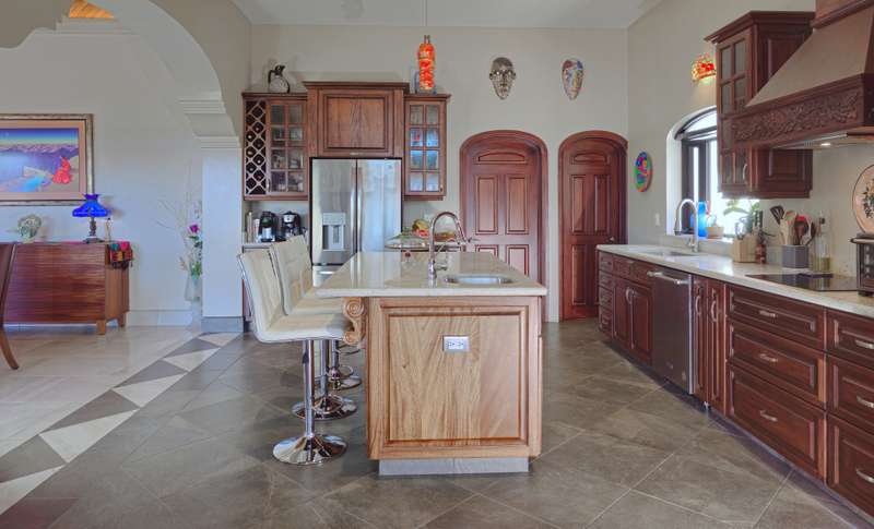 07-Kitchen-Doors-to-Garage-Pantry