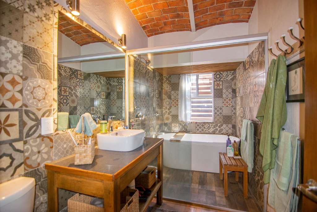 16-Traditional-meets-modern-baño-visitas
