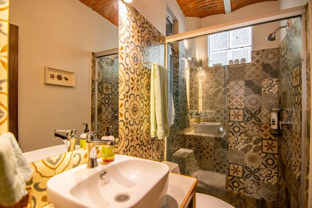 07-Traditional-meets-modern-baño-principal