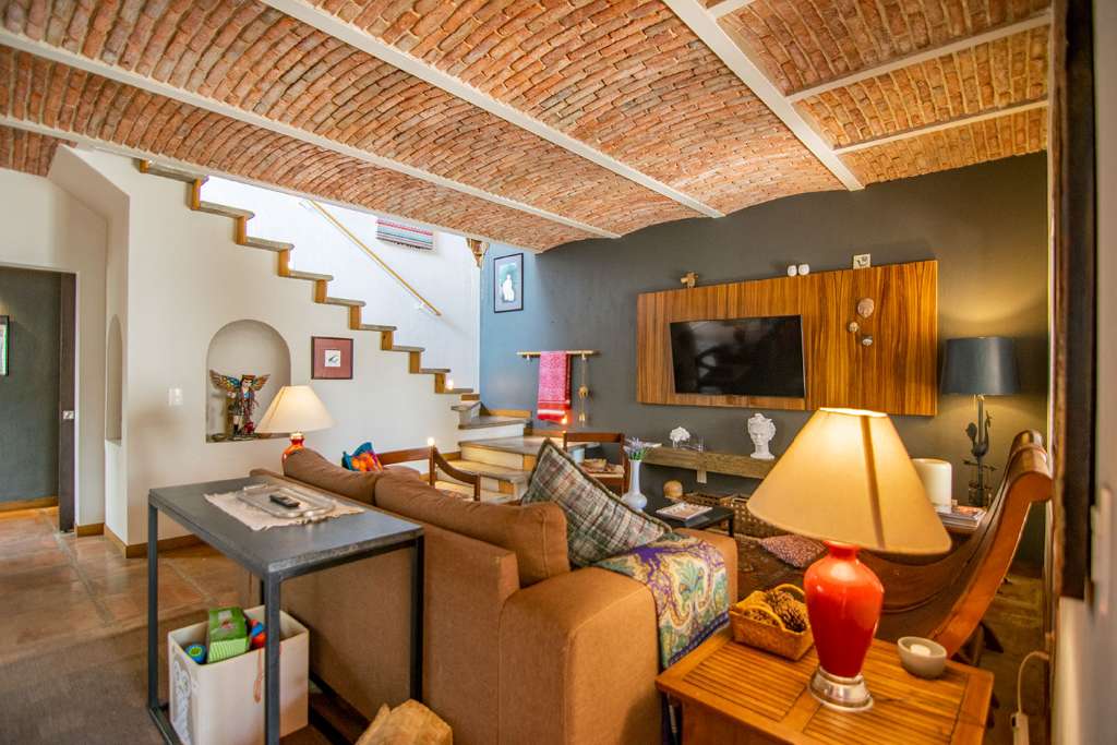 02-Traditional-meets-modern-sala