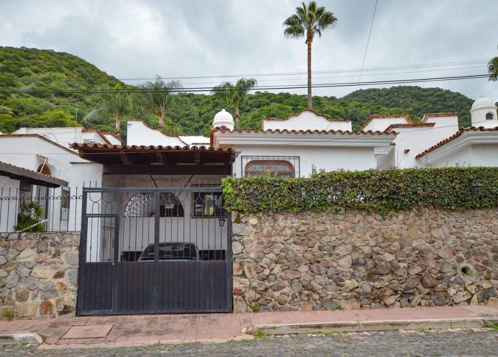 SERENITY-IN-AJIJIC-MISSION-DEL-LAGO-01-FACADE