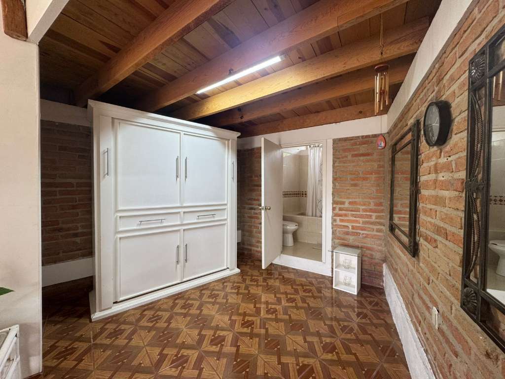 Closet y baño