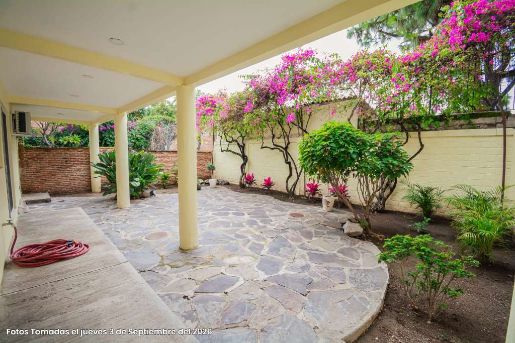 014_wm_14_Courtyard