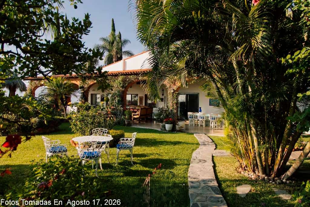 004 - Romantic Hacienda Lifestyle
