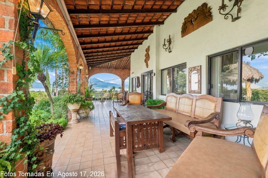 001 - Lake View Grand Hacienda Terrace